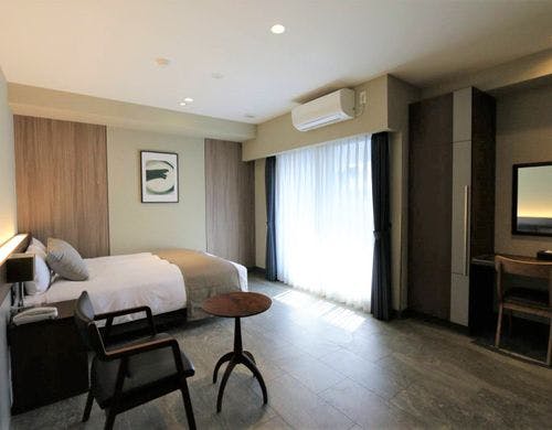 ダブルルーム２６平米の間取り図です。