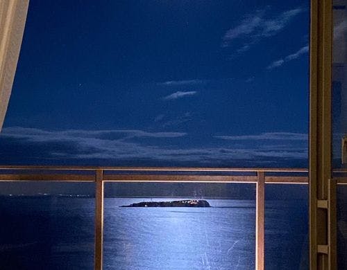 リビングから観た月とムーンロード