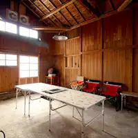 ไม่ต้องกังวลแม้ฝนตก ลอดจ์บาร์บีคิวที่มีหลังคา.