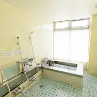 Kolam mandi pemandangan khas wanita