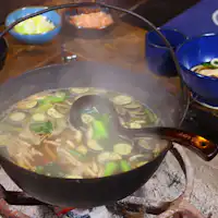 Makan malam – udon irori dengan banyak sayuran dan kuah kaldu yang meresap