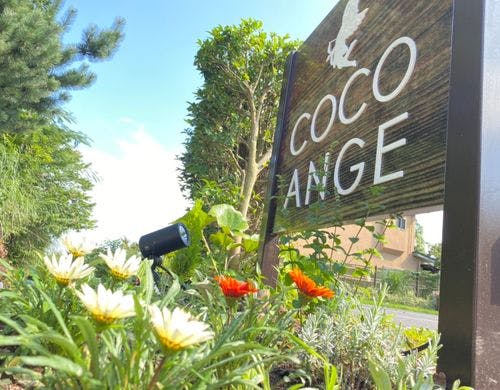 駐車場入り口に看板があります