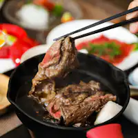 สุกี้ยากี้ "ทาจิมะ เก็น" ที่ปรุงในกระทะเหล็ก