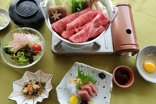 Bữa ăn bò Sukiyaki