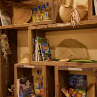 【ชั้นหนังสือ】หมู่เกาะยาเอยามะ: รูปภาพและหนังสือนำเที่ยว