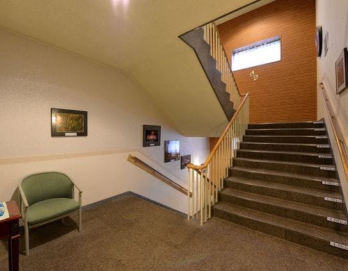 *客室への移動は階段をご利用ください。