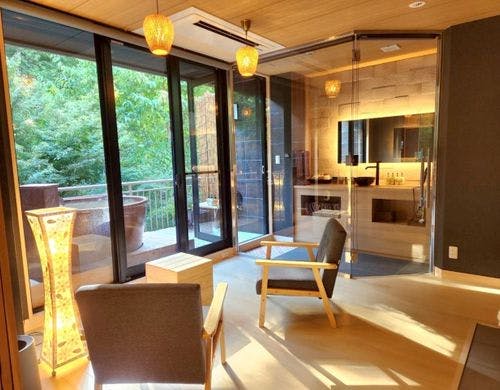 金色の間　紫翠