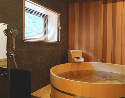 内湯檜風呂付き 和洋室　ベッドルーム