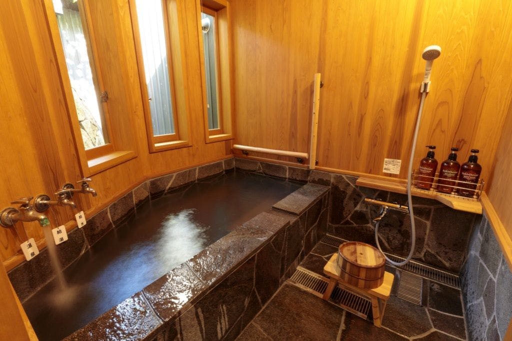 ห้องอาบน้ำพุร้อนส่วนตัว แบบอ่างทรงกลม