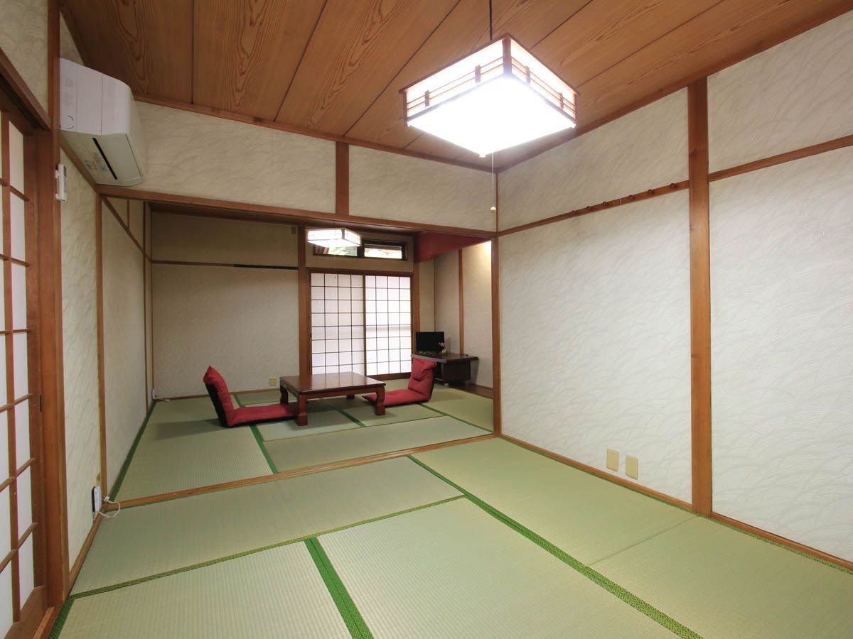 Hiroshige Inn: A Secluded Lodge to Enjoy the River and Mountains