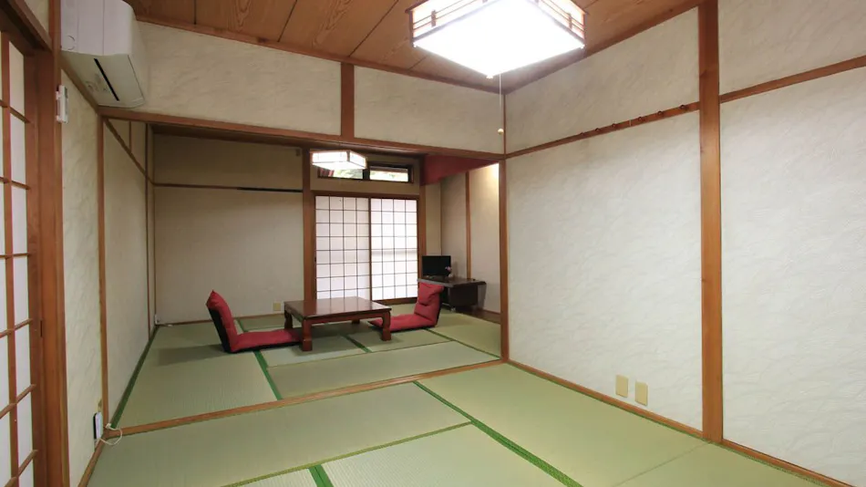 Hiroshige Inn: A Secluded Lodge to Enjoy the River and Mountains