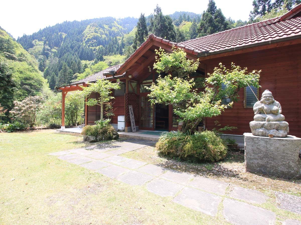 Hiroshige Inn: A Secluded Lodge to Enjoy the River and Mountains