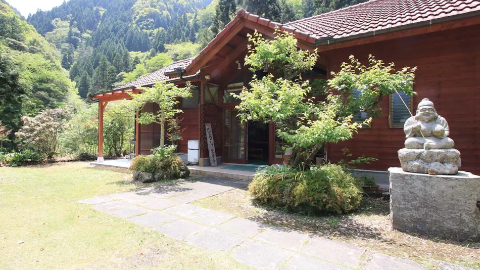 Hiroshige Inn: A Secluded Lodge to Enjoy the River and Mountains