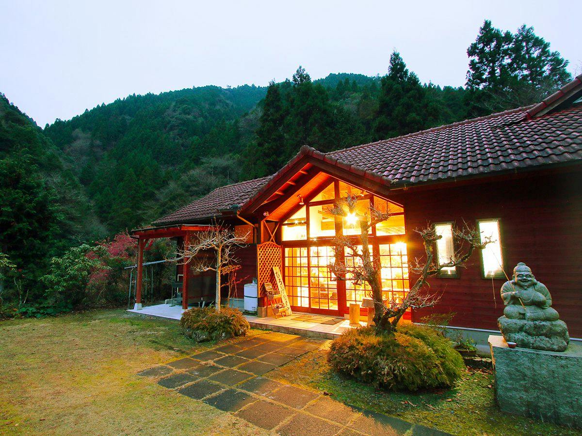 Hiroshige Inn: A Secluded Lodge to Enjoy the River and Mountains