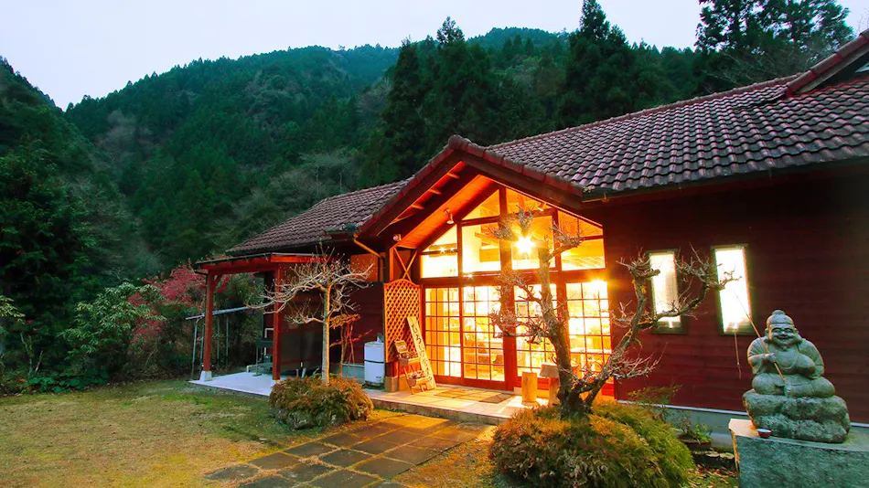 Hiroshige Inn: A Secluded Lodge to Enjoy the River and Mountains