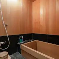 อ่างอาบน้ำไม้ฮิโนกิโบราณ