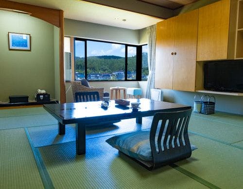 【客室一例】リバービューの広々13畳和室
