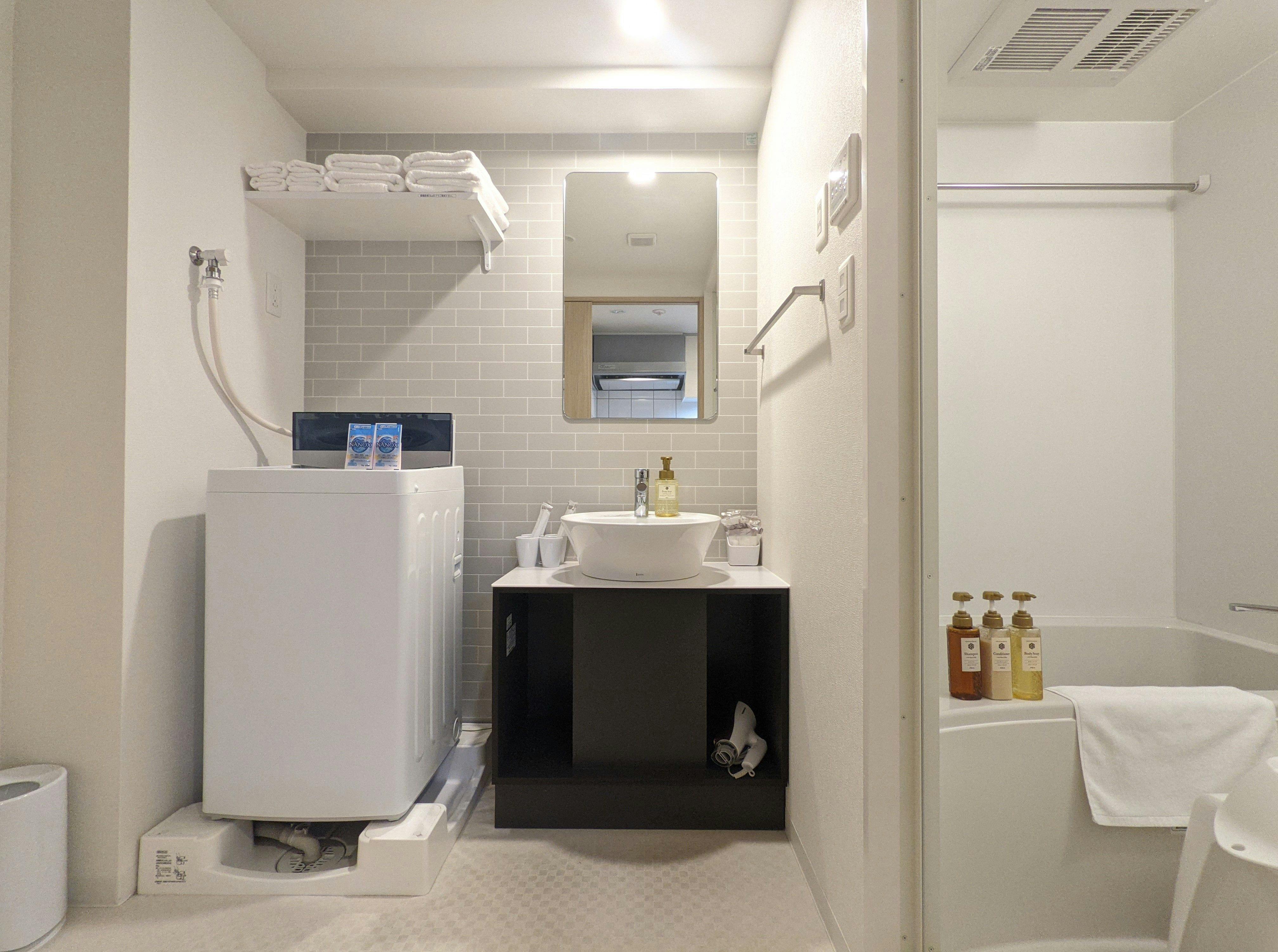 ห้องน้ำ อ่างล้างหน้า เครื่องซักผ้า (พร้อมผงซักฟอก) (ห้องน้ำแยก)