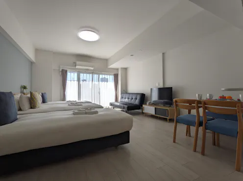 เตียงเดี่ยว 1 เตียง โซฟาเบด 1 ตัว