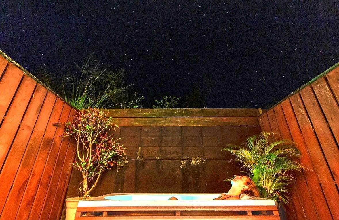 ห้องพักอายุสึพร้อมอ่างอาบน้ำกลางแจ้งส่วนตัว