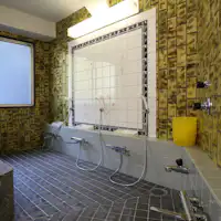 Bilik mandi pancuran