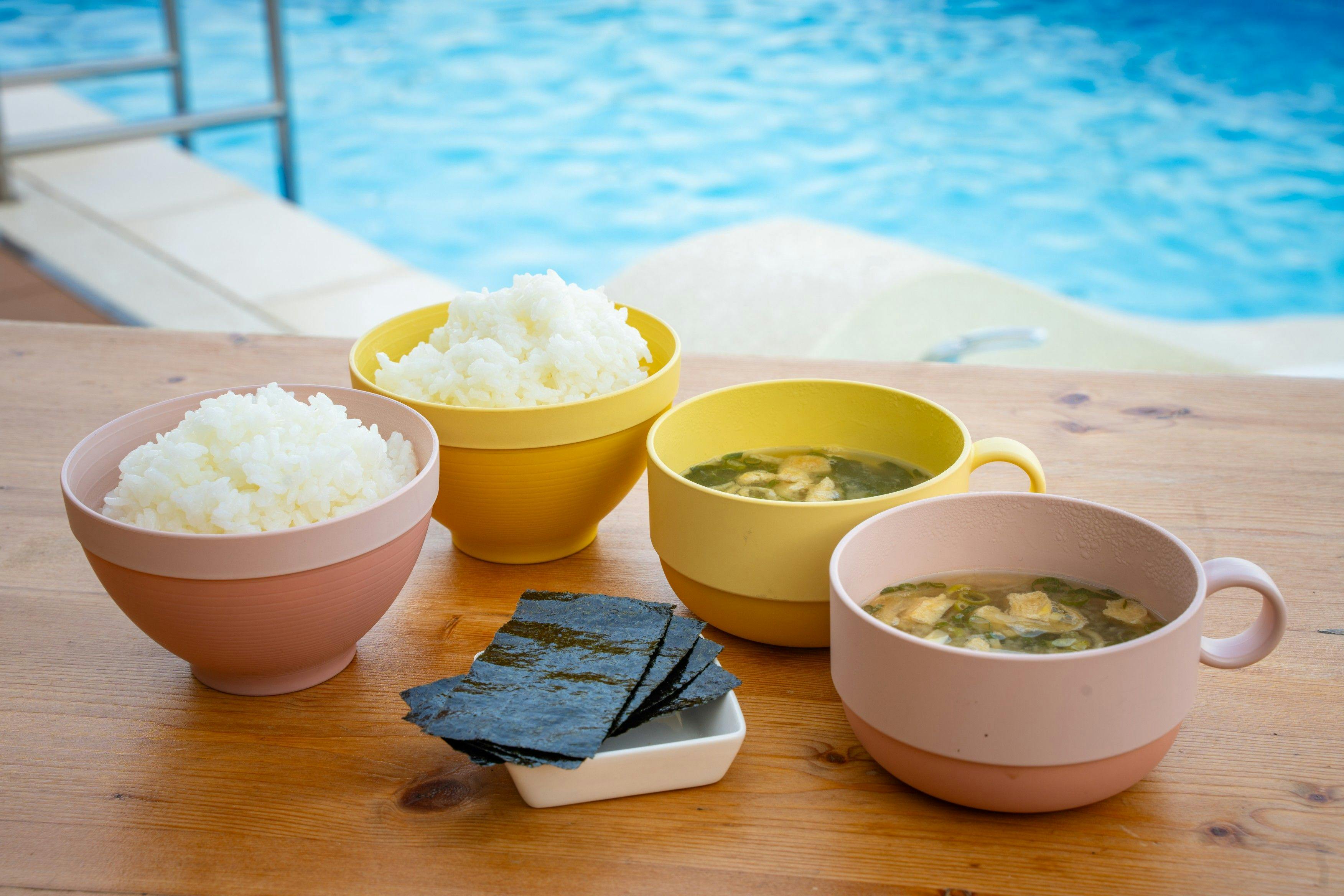 ชุดอาหารเช้าแบบญี่ปุ่นและตะวันตก