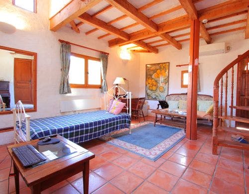 ゆったり広めのメゾネットルームです