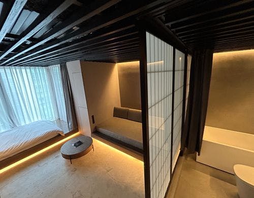 ソファーのある洋室のお部屋