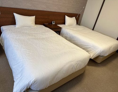 広々とした洋室。ユニットバス付。