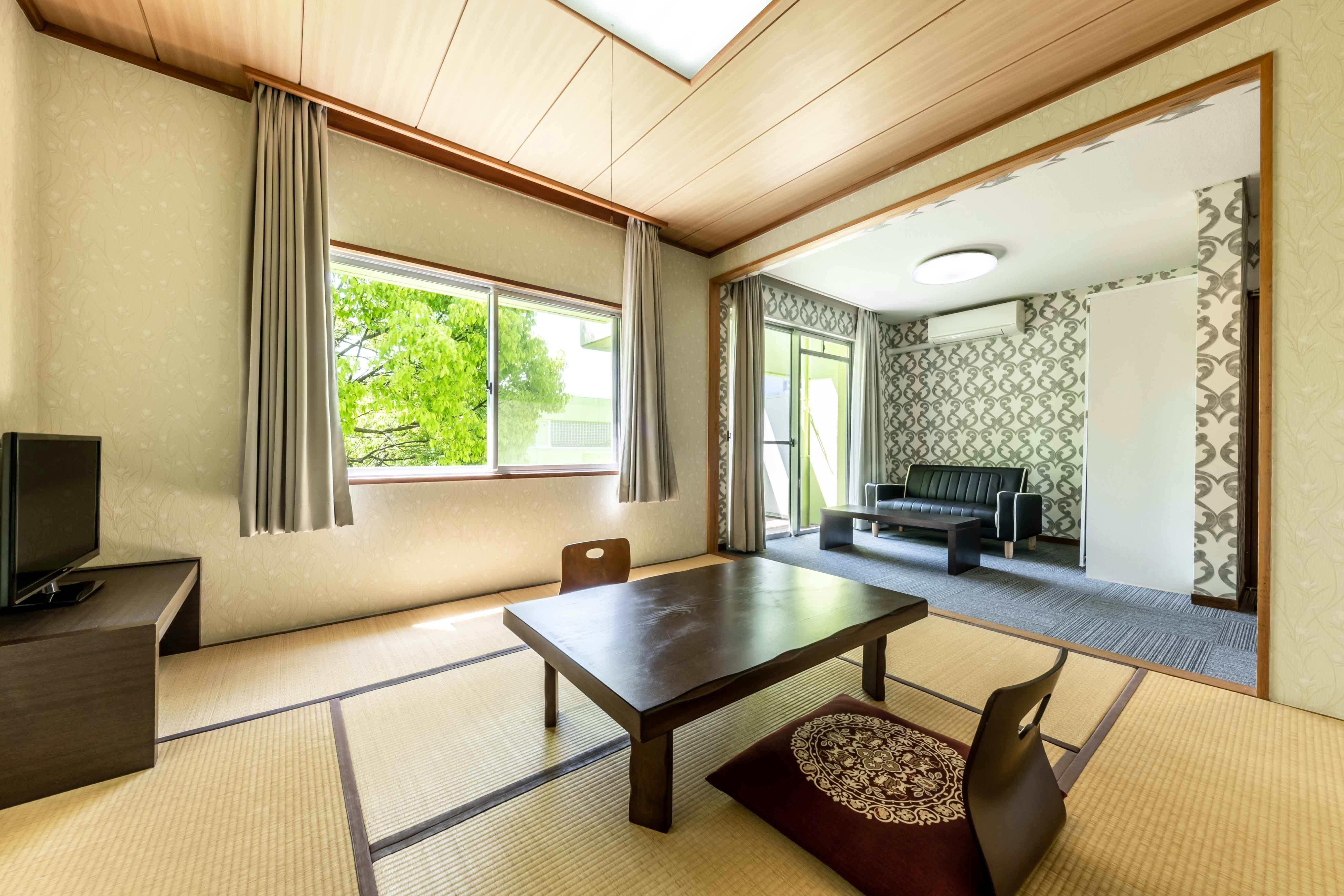 ชั้น 2 อาคารตะวันออก ห้องสไตล์ญี่ปุ่น 8 เสื่อ