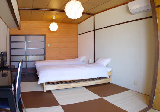 ห้องพักชั้น 1 อาคารตะวันออก: เพิ่มฟูกเมื่อใช้สำหรับ 3 คน