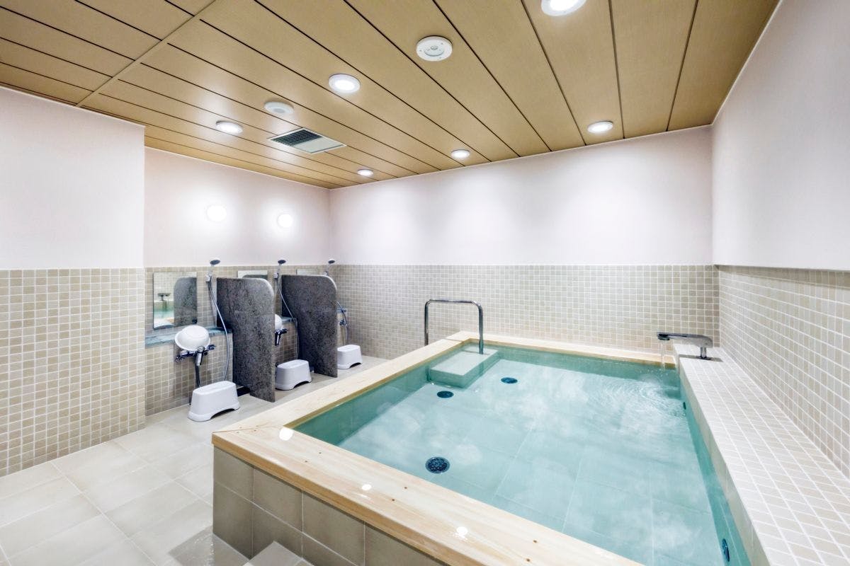 ห้องอาบน้ำสาธารณะ (หญิง)