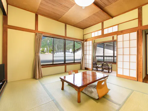 *Bambu (Kamar gaya Jepang 8 tatami + Ruang luas)