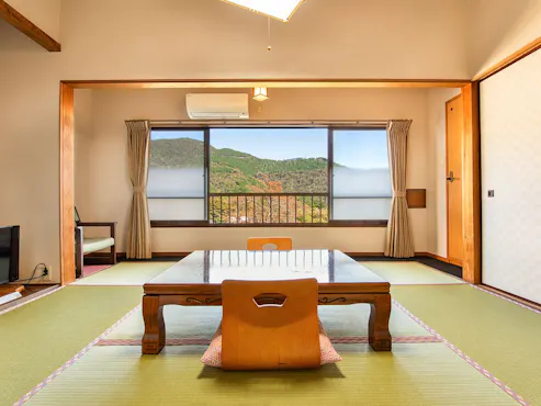 *Ume (Kamar gaya Jepang 8 tatami, ada kekurangan) / Kamar sisi gunung lantai 1