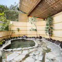 Pemandian pribadi terbuka