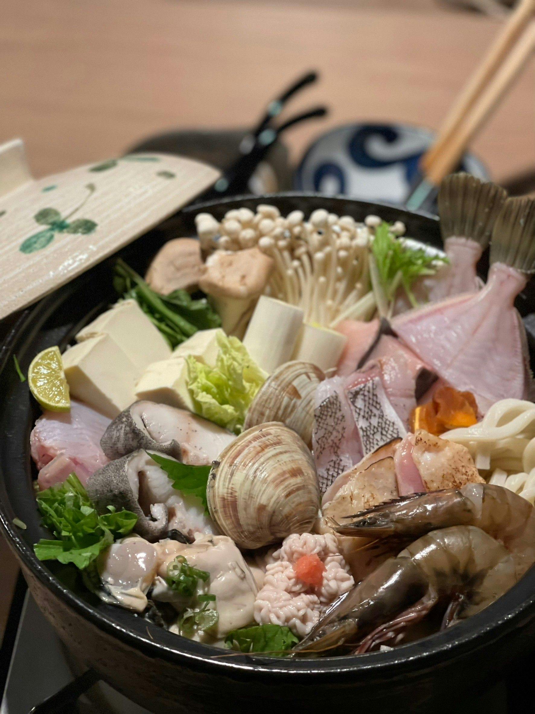 ชุดหม้อไฟทะเลที่ใช้วัตถุดิบสดใหม่จากเซโตะอุจิ