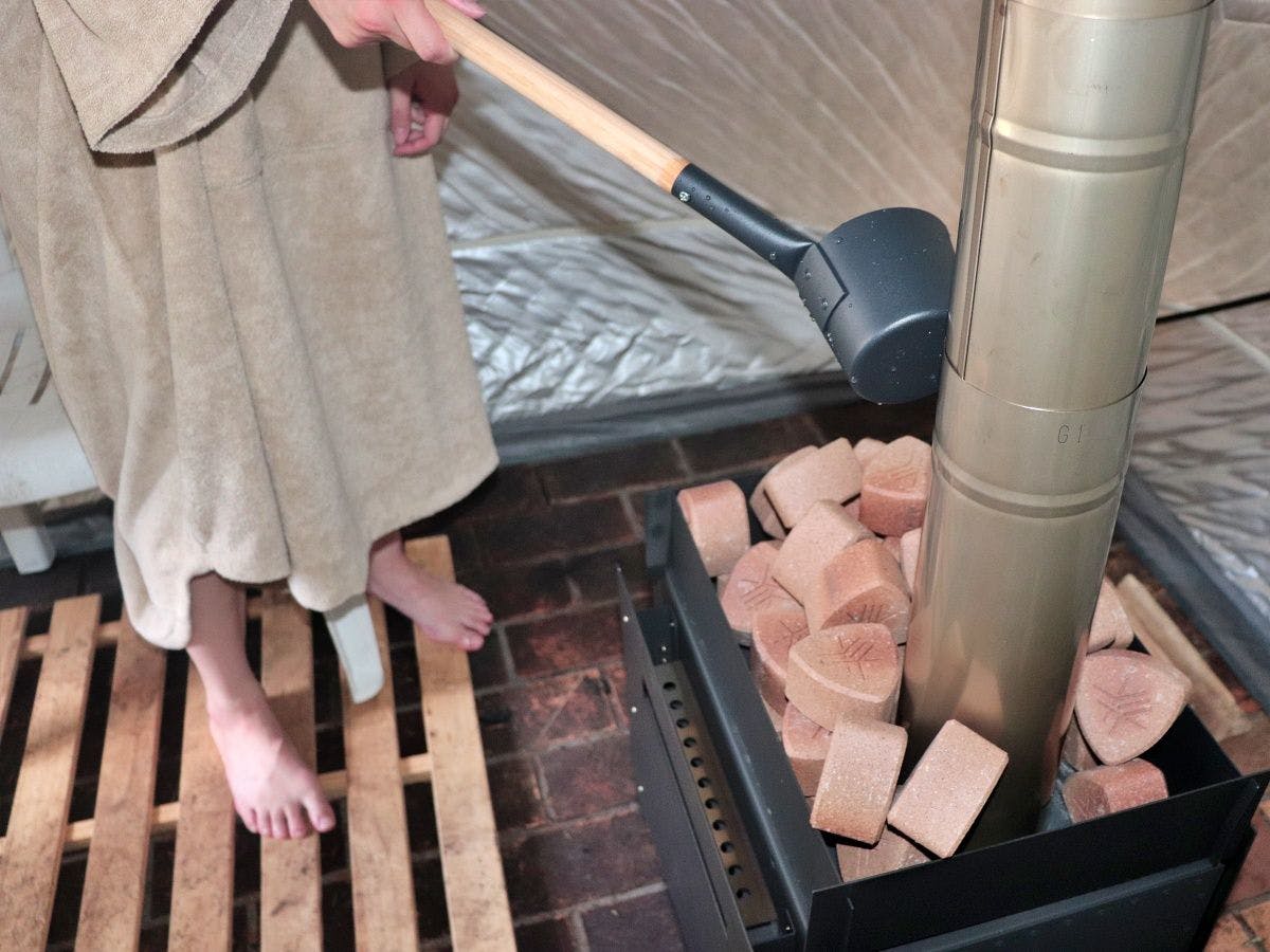 เต็นท์ซาวน่าพร้อมประสบการณ์โลว์ลู!