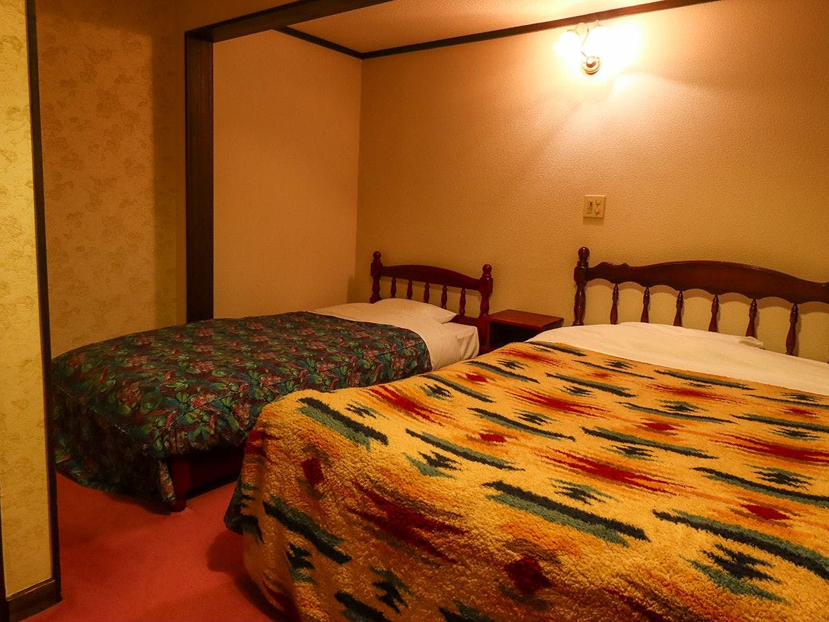 ห้องเตียงคู่พร้อมชั้นลอย