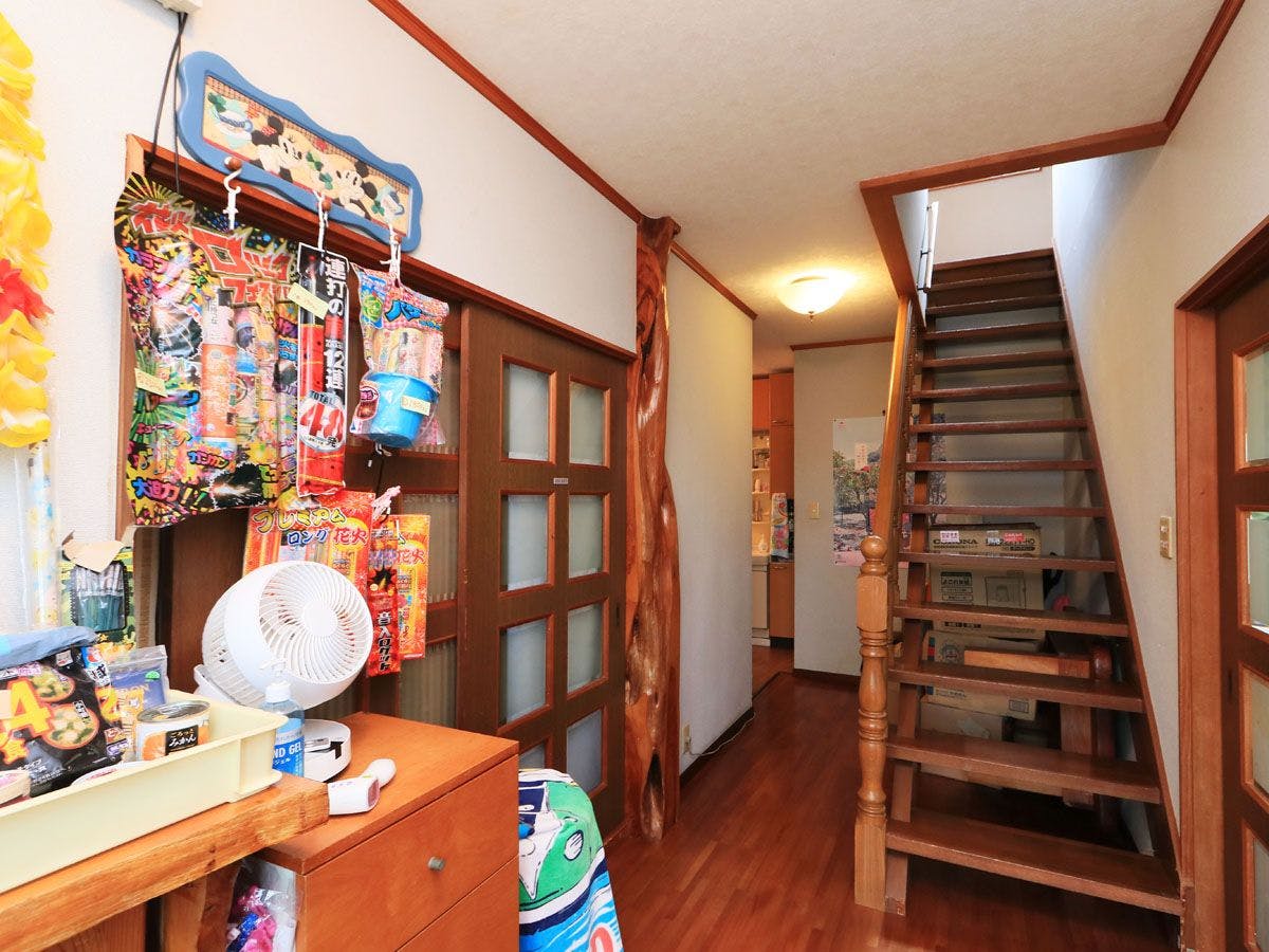 따뜻한 분위기의 로비입니다.