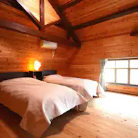 ห้องนอนที่อยู่สุดท้ายในสามห้องที่ต่อเนื่องกันบนชั้น 2