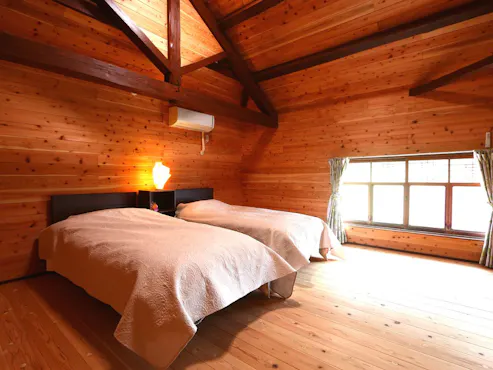 ห้องนอนที่อยู่สุดท้ายในสามห้องที่ต่อเนื่องกันบนชั้น 2