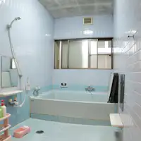 *【ห้องอาบน้ำ】ใช้ห้องอาบน้ำภายในอาคารตามลำดับ