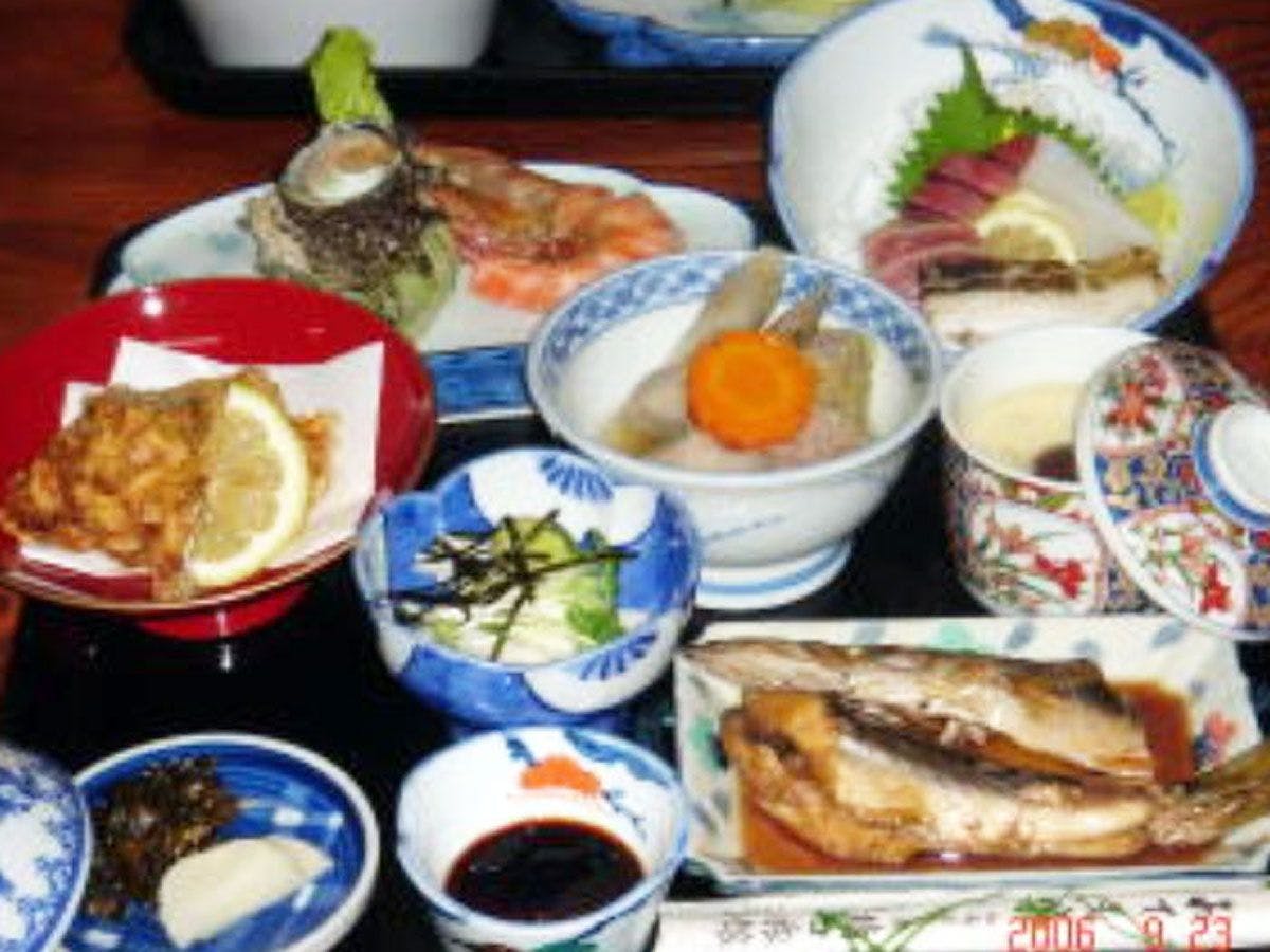 【ตัวอย่างอาหารเย็น】ปลาสดที่จับได้ในวันนั้น