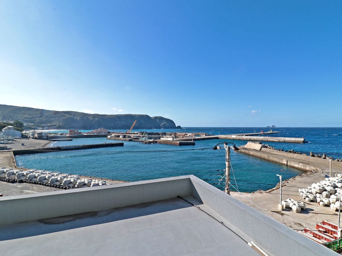 กรุณาเดินทางมาโดยเรือหรือเครื่องบิน