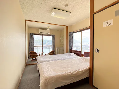 ห้องพักสไตล์ญี่ปุ่นและตะวันตกชั้น 2 ทุกห้องมีห้องน้ำในตัว