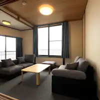 ห้องสไตล์ญี่ปุ่น 18 เสื่อทาทามิ ชั้น 3 พร้อมอ่างอาบน้ำ ห้องน้ำ โซฟา และวิวทะเล