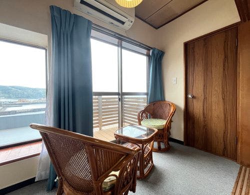 ３F洋室ツイン浴室と洗面台