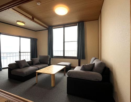 ３F和室１８畳バストイレソファ付きで海側