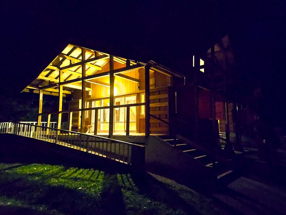 ・<ภายนอก> บรรยากาศที่แตกต่างในยามค่ำคืน