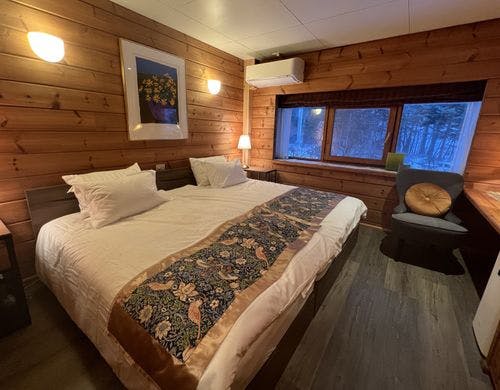 寝室Ａ（ダブルベッドとシングルベッド）